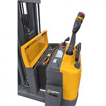 Штабелер самоходный CQD15R (1500 кг; 5,6 м; li-ion 25,6В / 225Ач, PV, EPS) SMARTLIFT